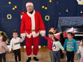 サンタさんが来てくれました！（乳児・たのしい集い）